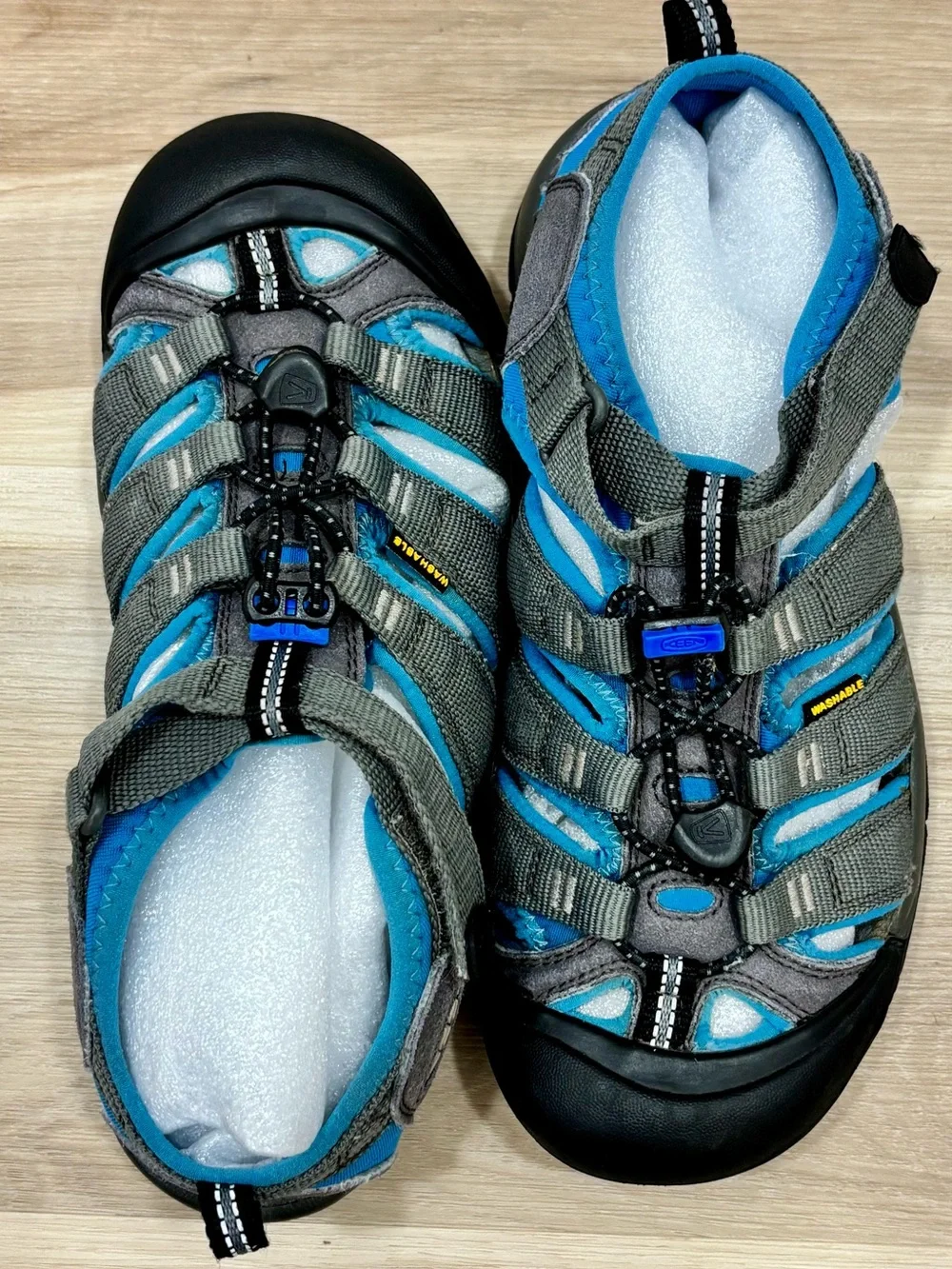 KEEN Kids Size 5, Women’s Size 6-7 Newport H2 Water Shoes Magnet/Brilliant Blue